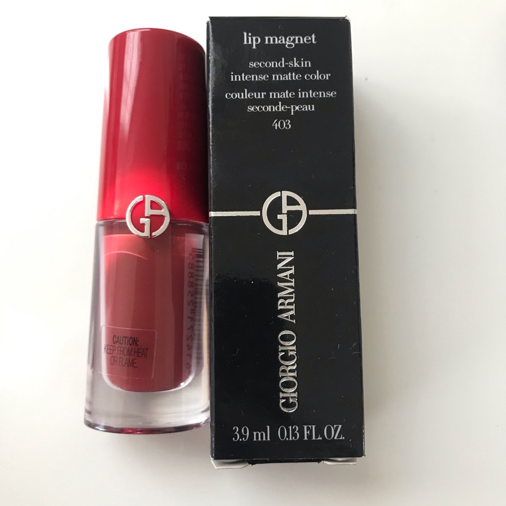Armani lip magnet